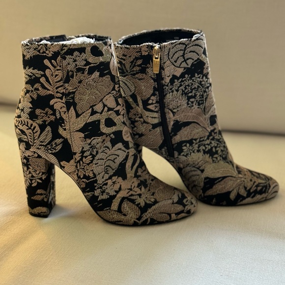 Neiman Marcus Bucasia Floral Brocade Ankle Boot | Color: Black, Gold | Size: 10 - Picture 14 of 14